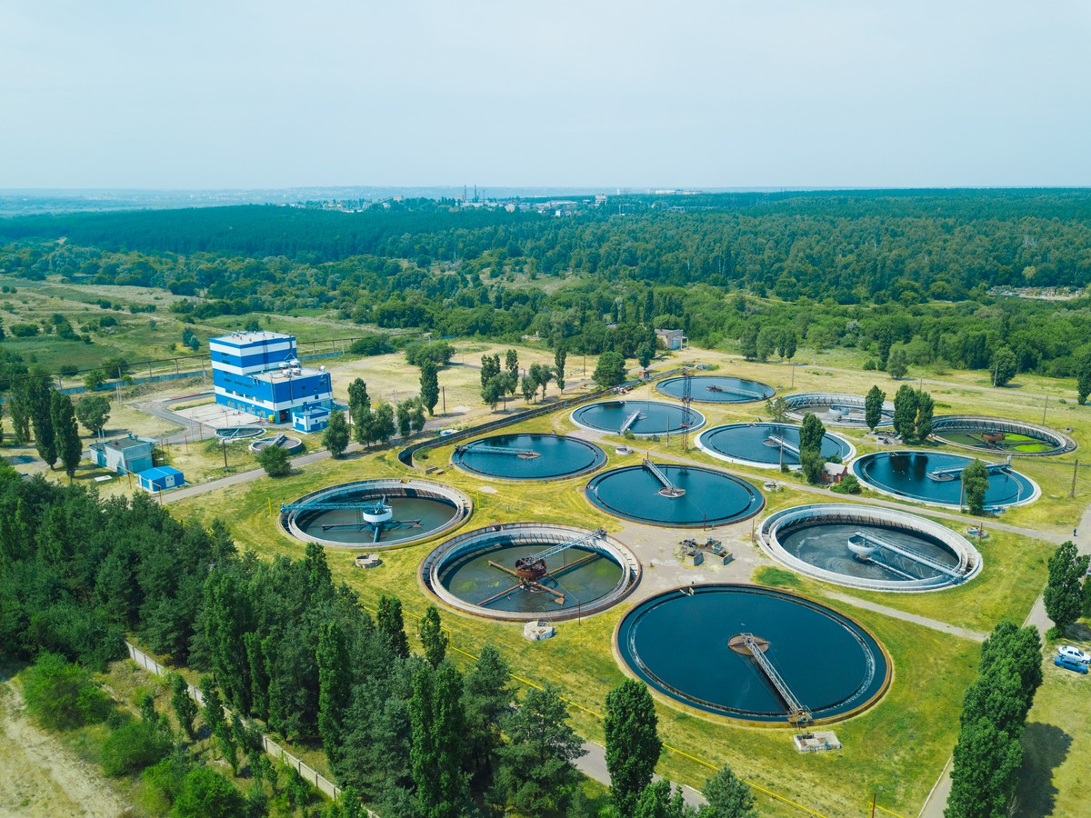 Ekologiczne oczyszczalnie ścieków – korzyści i wdrożenie